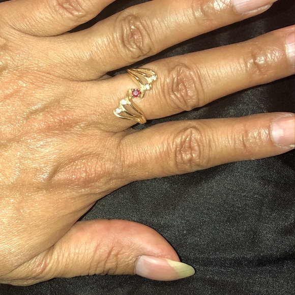 14k yg diamond/ruby ring - Picture 2 of 10